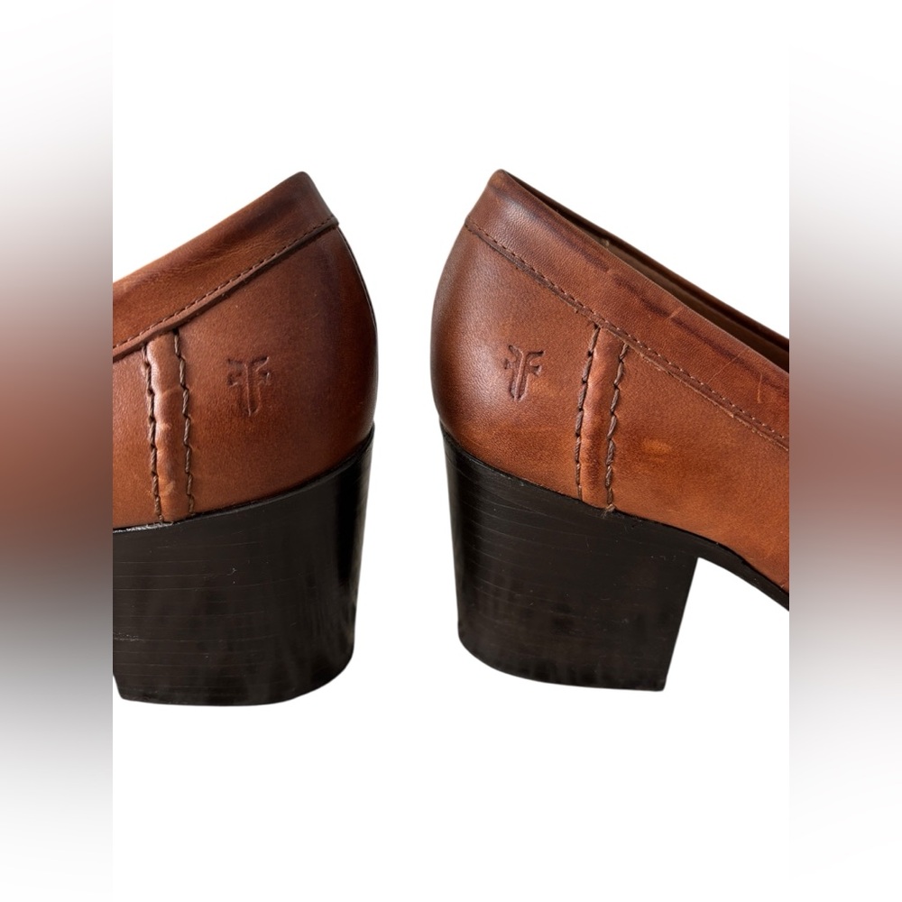 Frye leather women’s 3” heeled loafer. Cognac color. Size 9.5B. Preloved - Picture 10 of 11